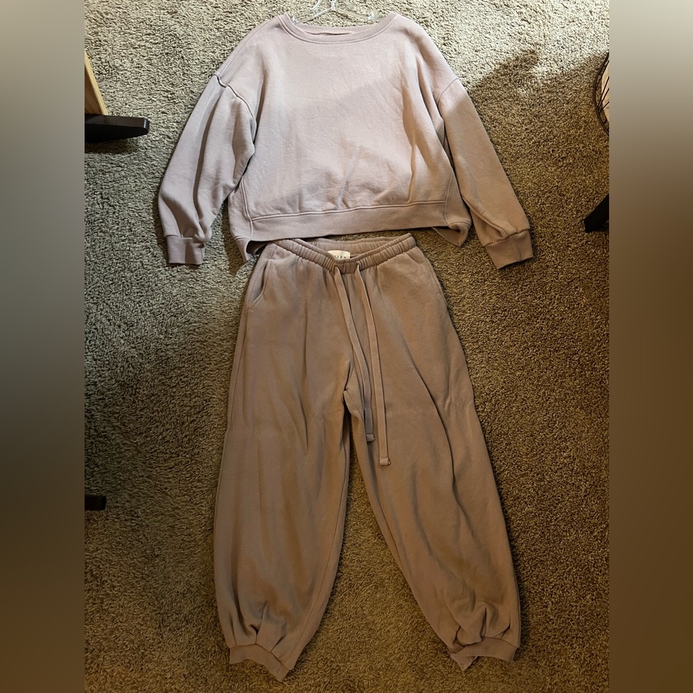 Women's Cozy Lounge Set - Sweatshirt & Jogger